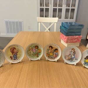 6 Avon Mother’s Day Collectible Decorative Plates in Cream and Pastel Accents